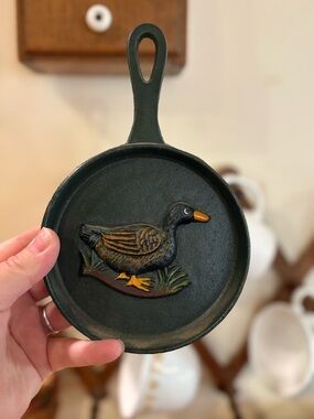 Vintage Painted Cast Iron Duck Decorative Skillet Wall Decor 7.5”